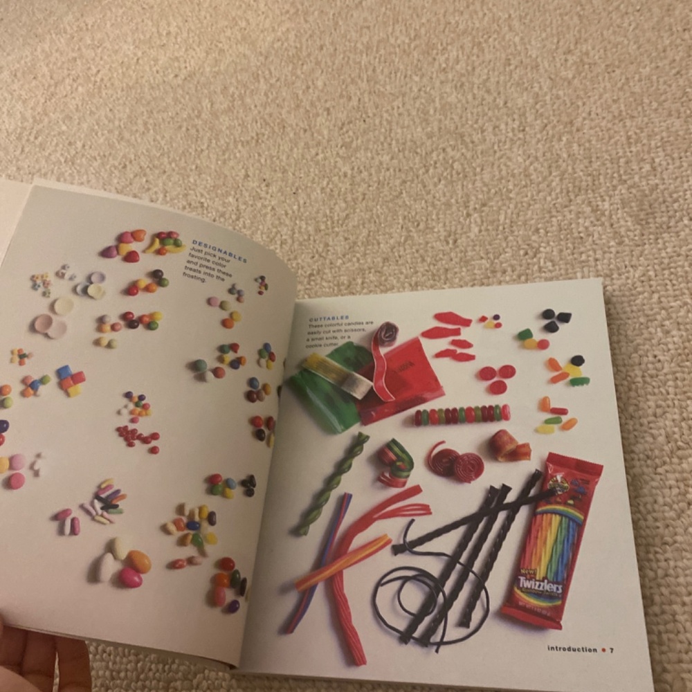 Hello Cupcakes Cookbook - Picture 2 of 2